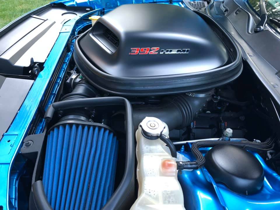 Close-up of the Challenger 392 HEMI Shaker and blue intake